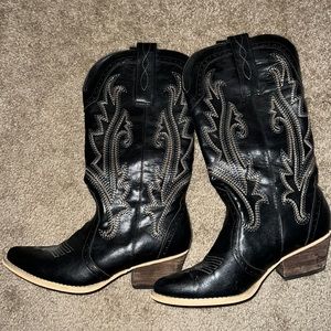 Women’s cowboy boots